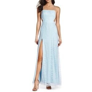 NEW FAME AND PARTNERS BLUE BACKLESS LACE GOWN